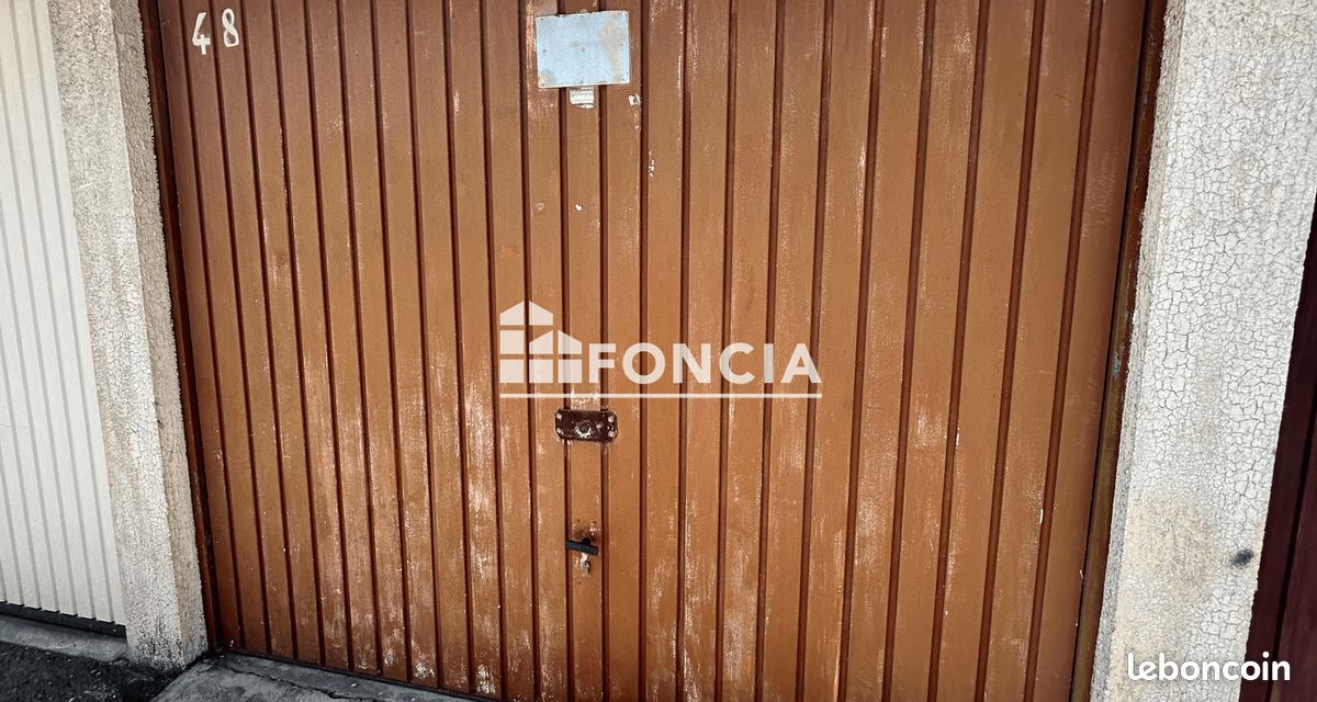 Garage · à Aubagne · 116 €/mois