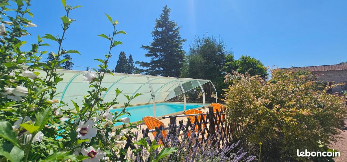 Maison 7 pièces 210 m² · à La Roche-Rigault · 210 m² · 310 000 €