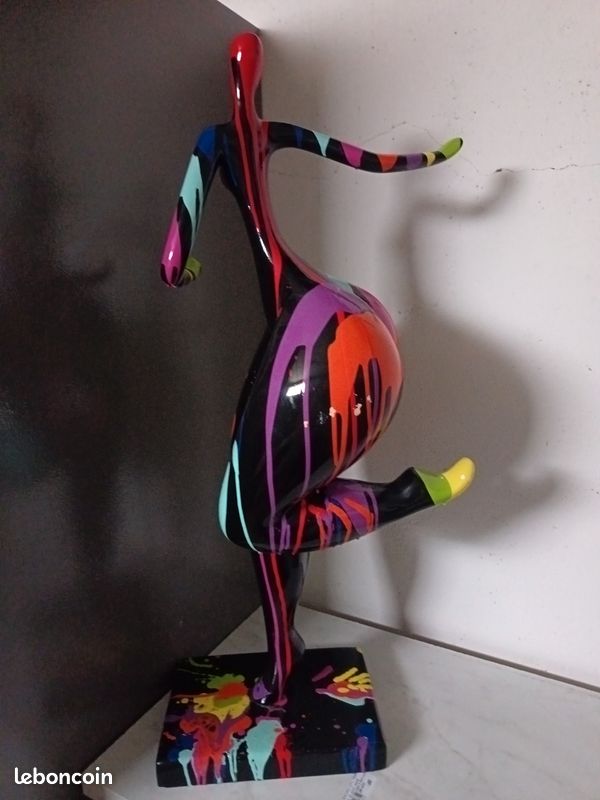 Très Grande Statue de Femme Nana ou Danseuse, en résine Multicolore. Hauteur 80 centimètres avec Le Socle. pour Une décoration Originale