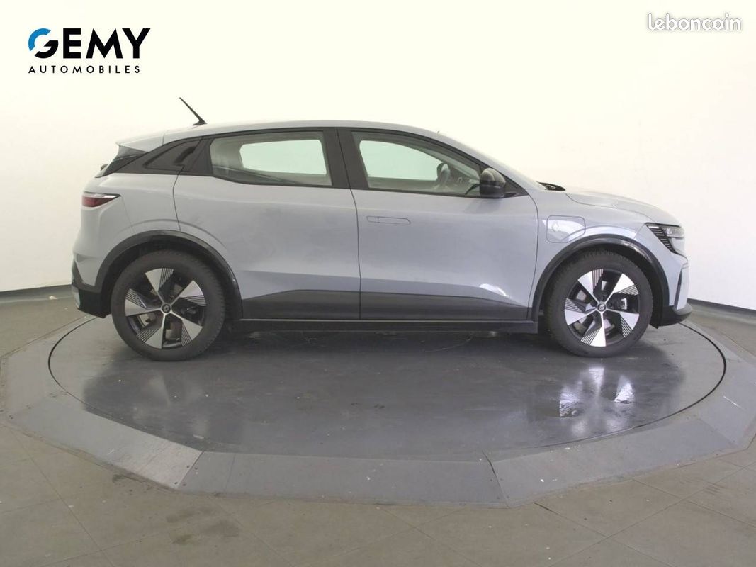 RENAULT Megane E-Tech EV60 220 ch super charge Equilibre (image 4)