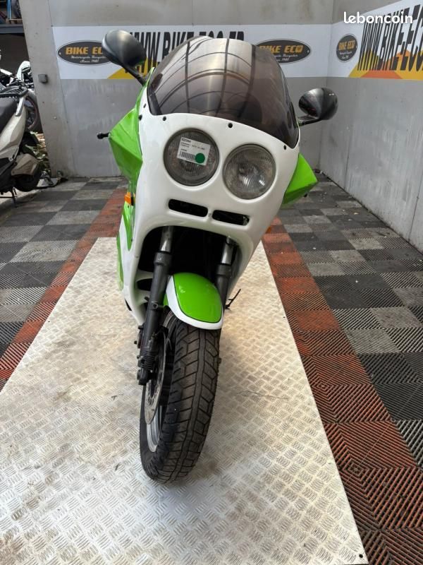 Kawasaki GPZ 900 R GODIER GENOUD (62980) (image 7)