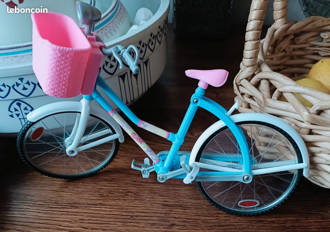 Bicyclette Barbie Mattel excellent état (image 1)