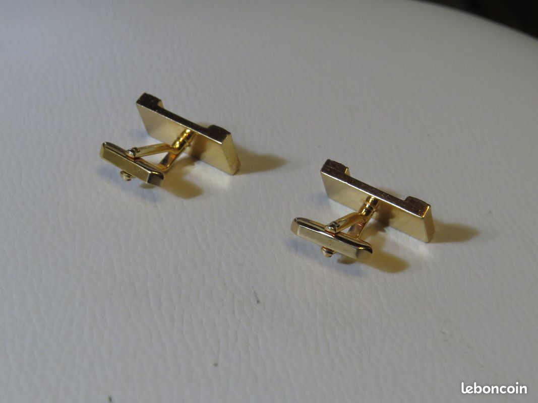 Paire de boutons de manchettes dorés (image 2)