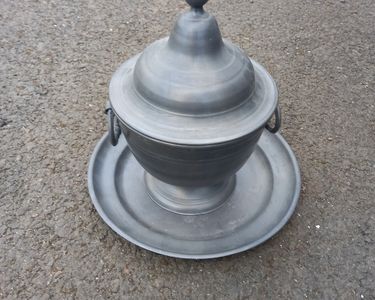 GIEN France : paire de dessous de plat rond / bouteille vert Céramique GIEN France : paire de dessous de plat rond / bouteille vert Céramique