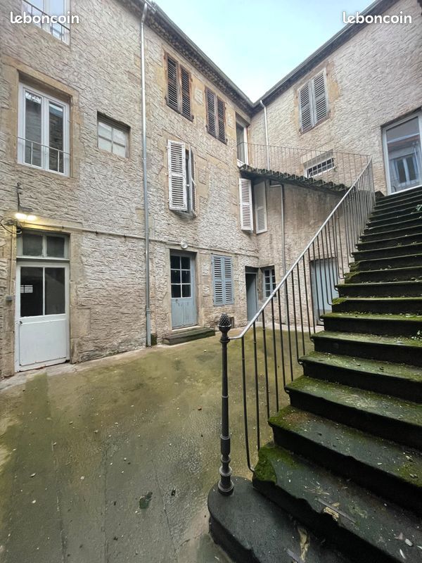 Immeuble 6 pièces 238 m² · à Cusset · 238 m² · 189 000 €