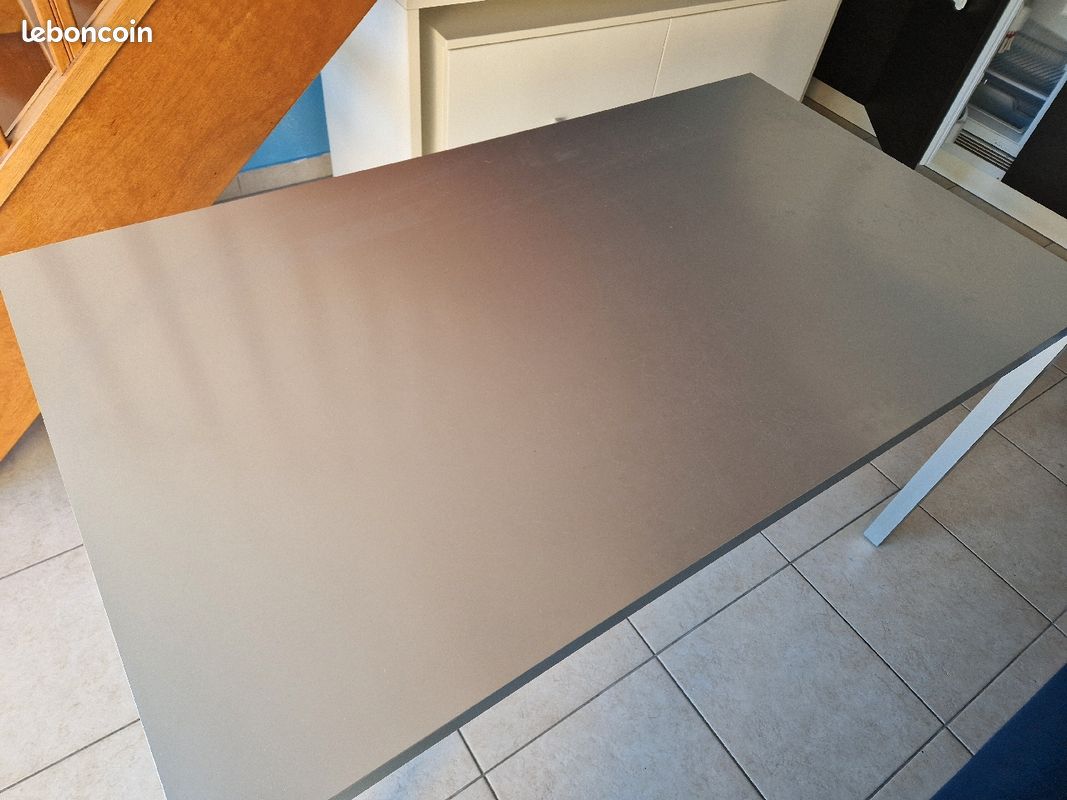 Table en aluminium (image 2)