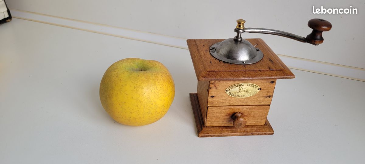 Magnifique petit moulin à POIVRE PEUGEOT frères année 1900 en très bon état de fonctionnement (image 1)