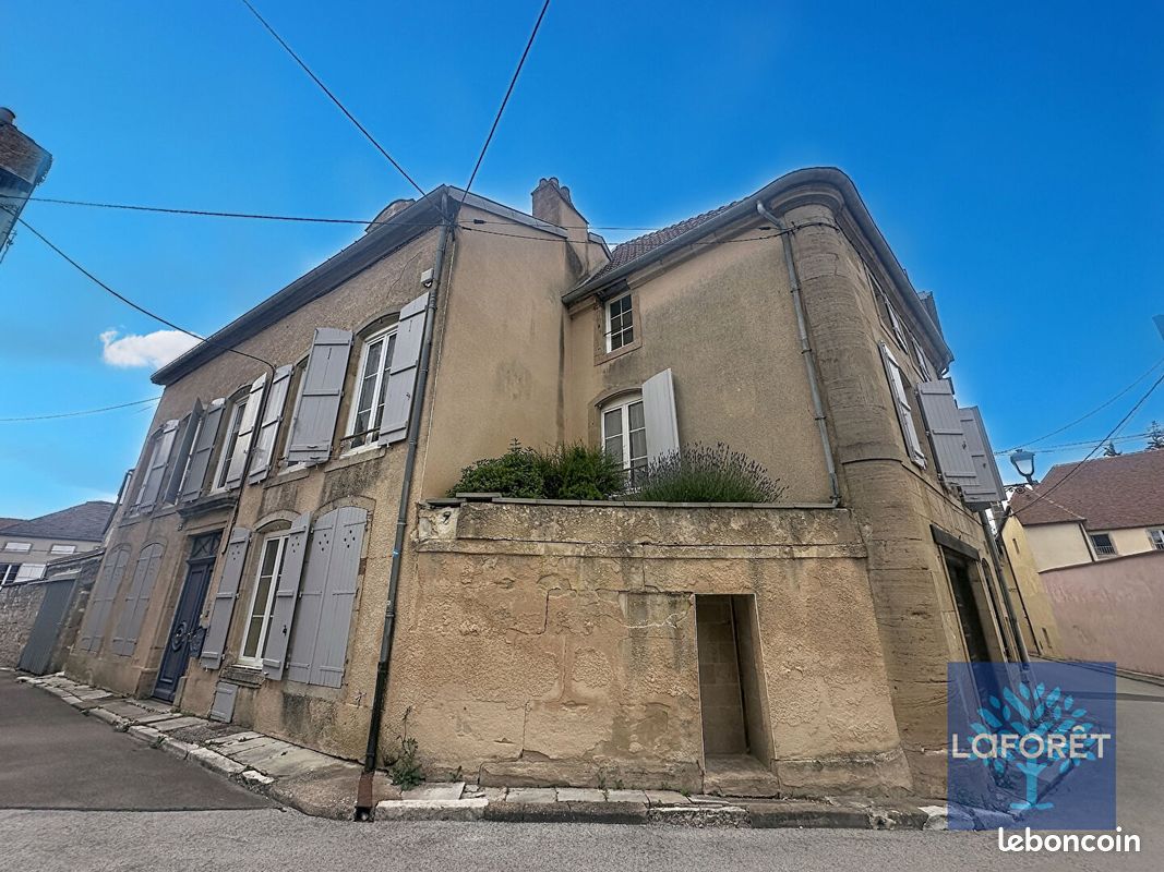 Maison 5 pièces 261 m² · à Langres · 261 m² · 265 000 €
