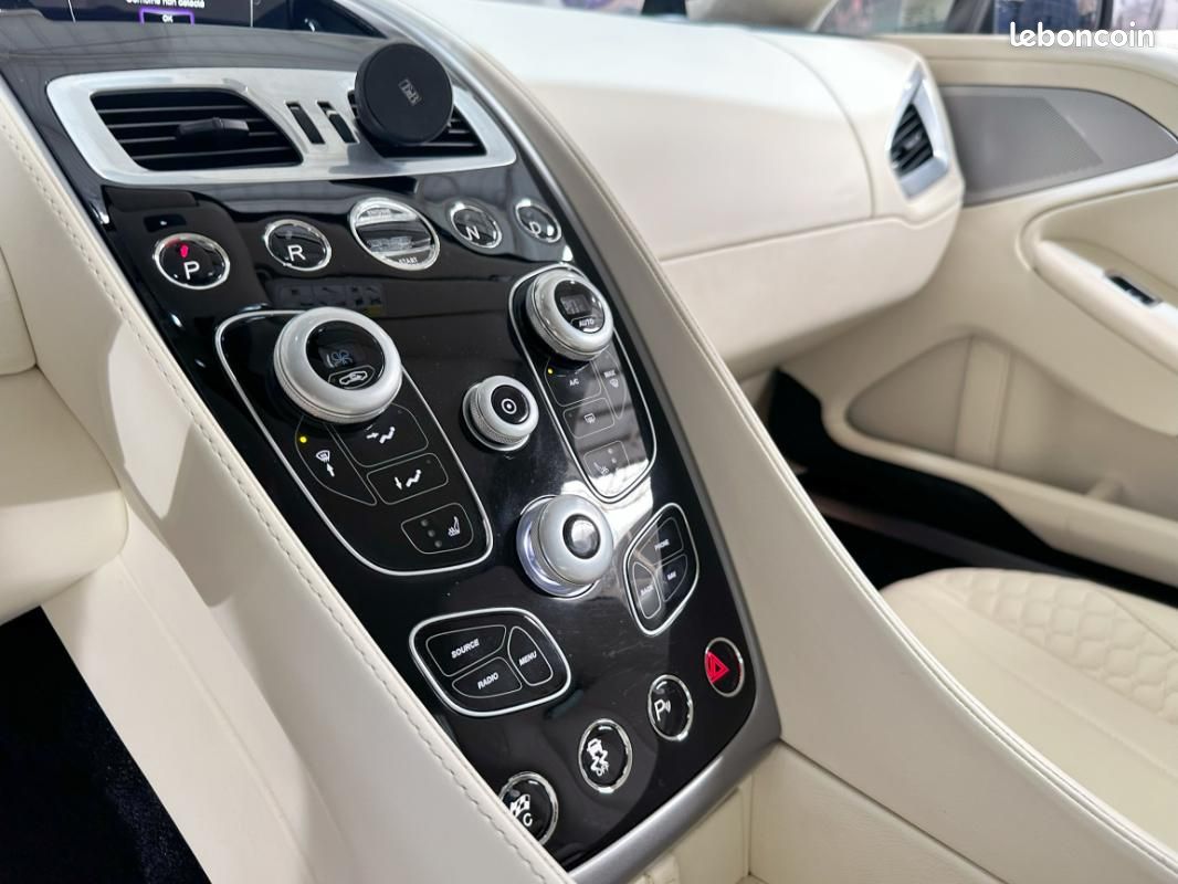Aston Martin Vanquish Coupé V12 565 ch Touchtronic 2 A (image 17)