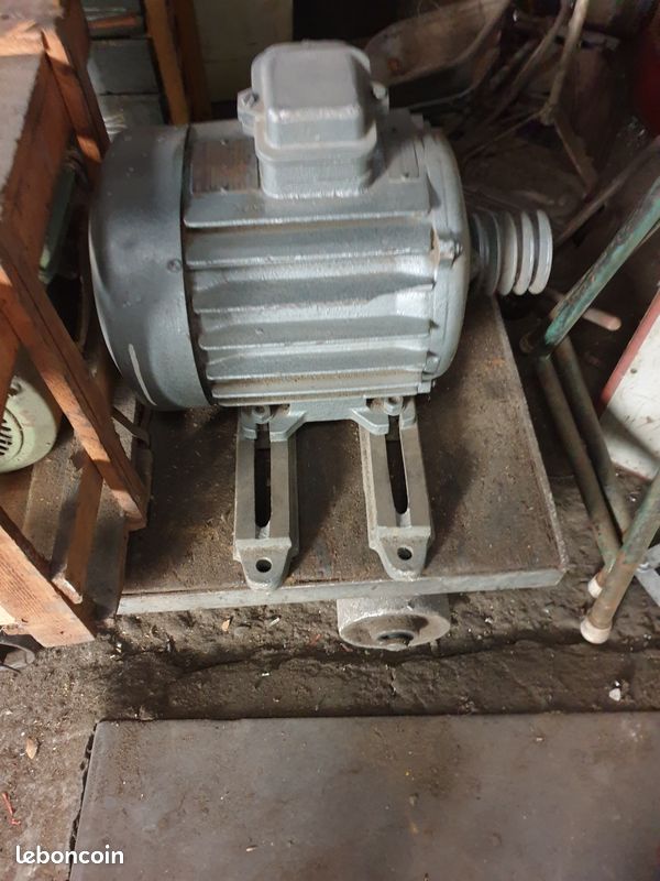 Moteur triphasé 3 chevaux 720 tours sur glissières (image 3)