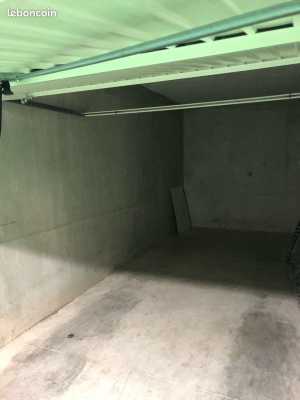Location Aix centre garage fermé (image 2)