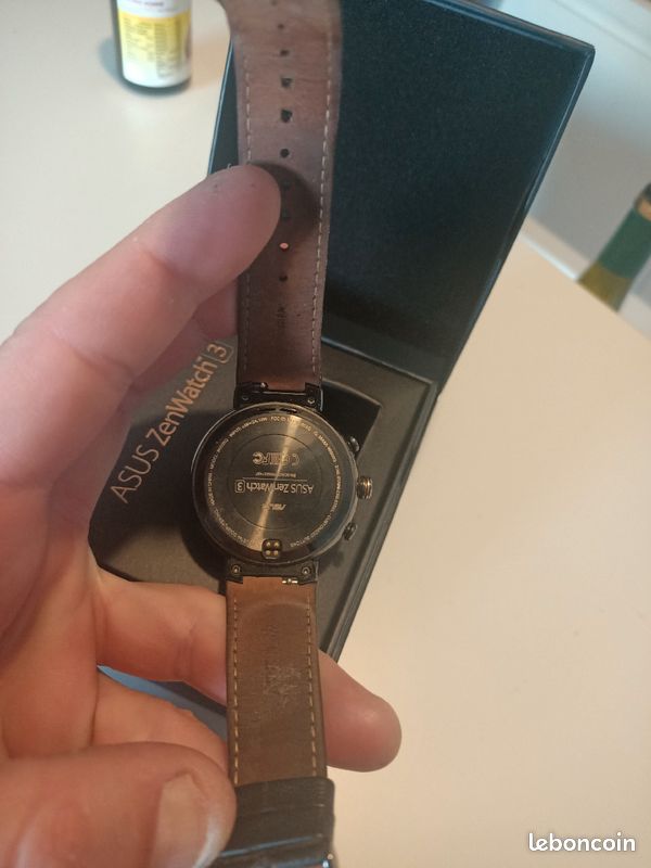 Asus ZenWatch 3 (image 3)