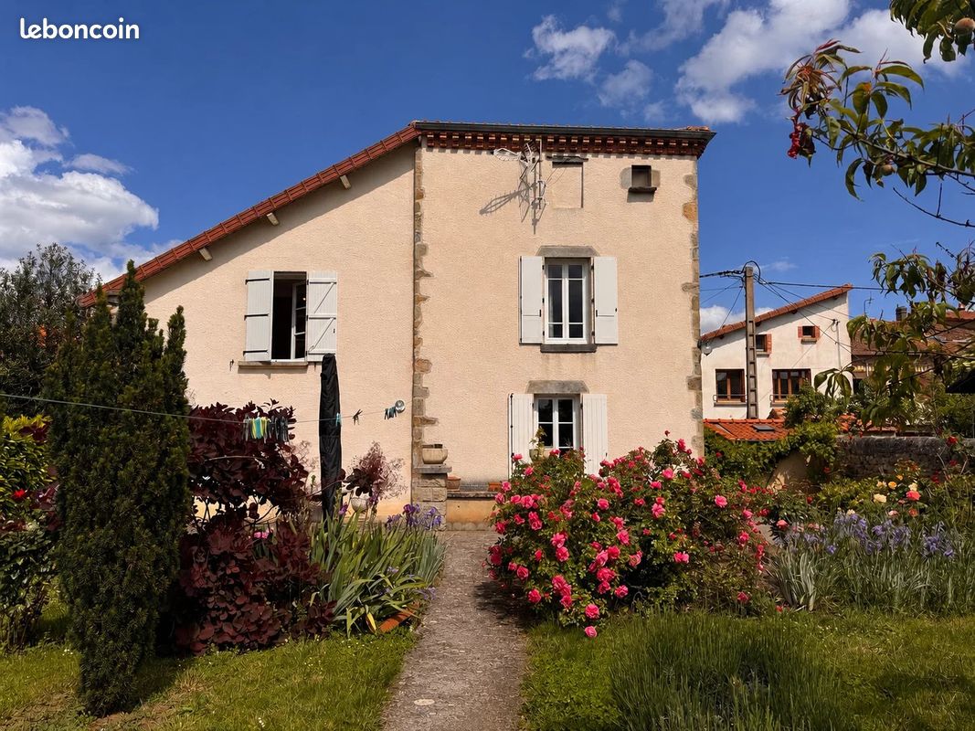Maison 8 pièces 161 m² · à Le Breuil-sur-Couze · 161 m² · 265 000 €