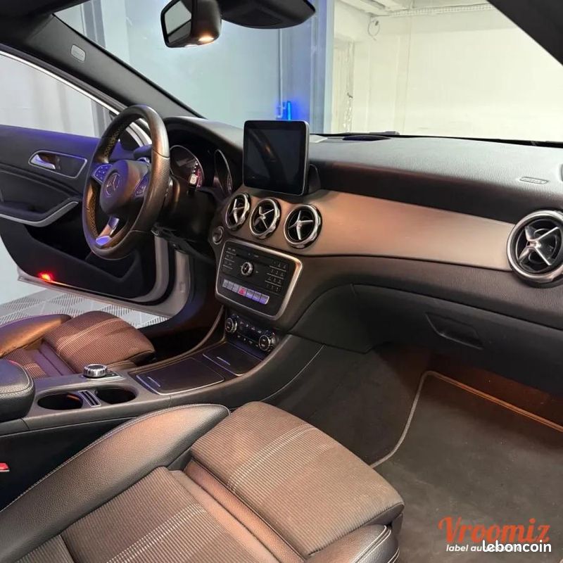 Mercedes Classe Gla (2) 180 SENSATION 7G-DCT - CAMERA/CARPLAY/CLIM/BOITE AUTO/GPS - GARANTIE 3MOIS (image 29)