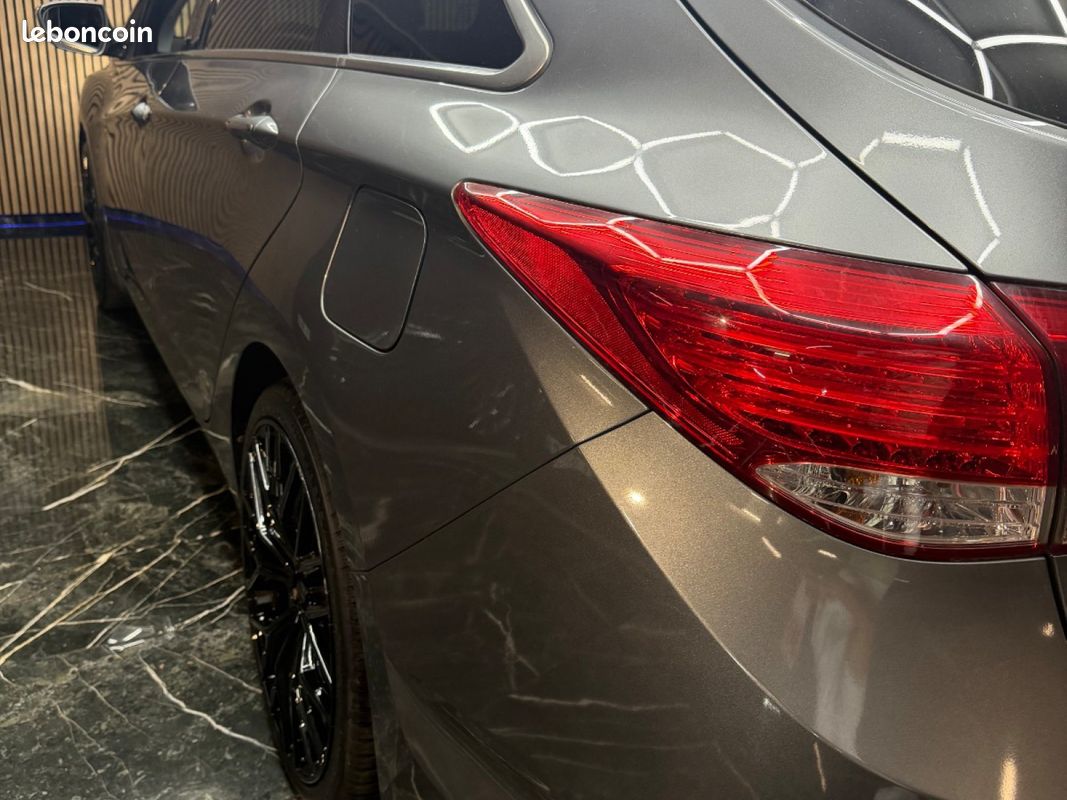 HYUNDAI i40 SW 1.7 CRDi 136 Pack Premium A (image 28)