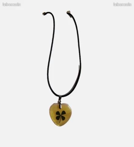 Pendentif Trèfle à Quatre Feuilles Véritable En Résine - Forme De Cœur Blanc - Collier