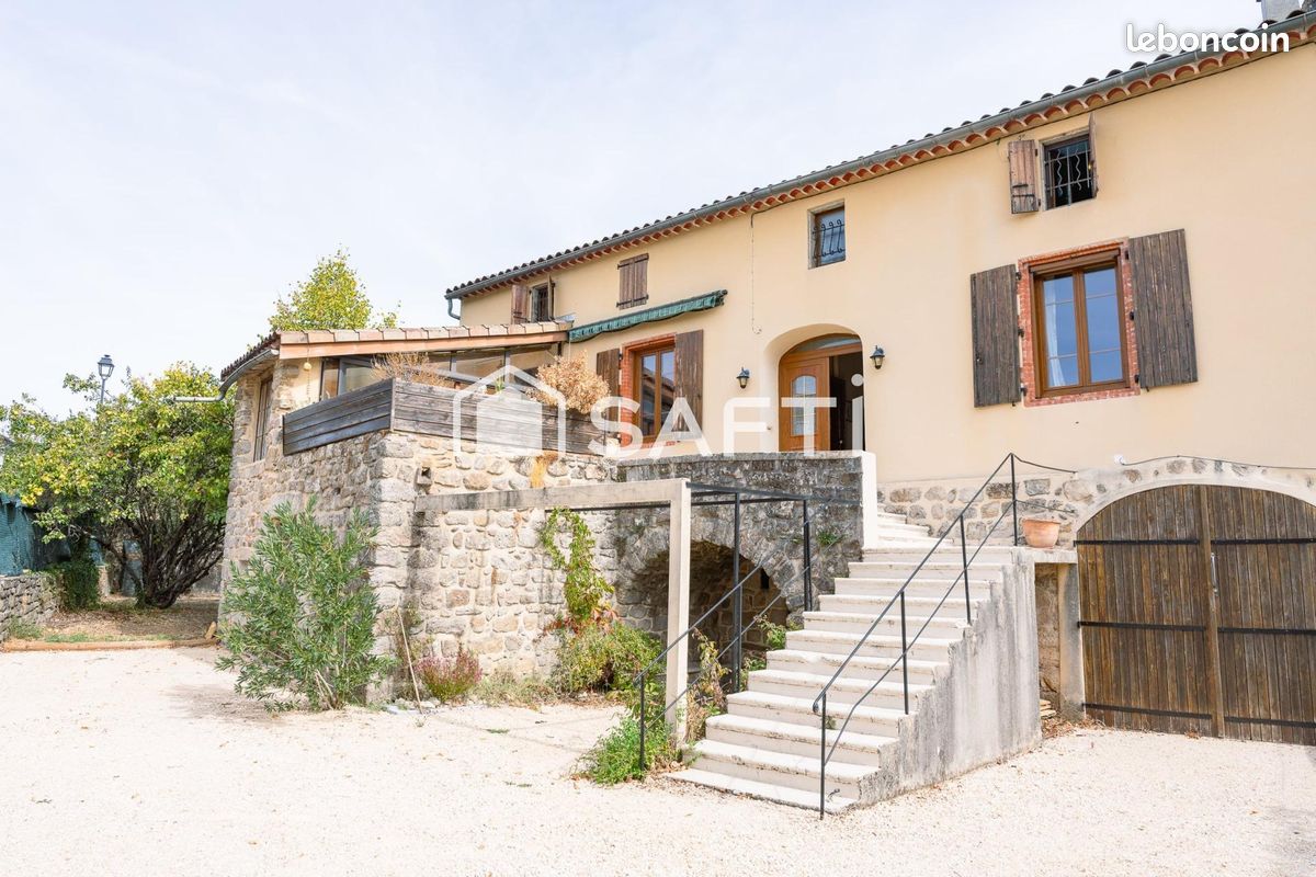Maison 11 pièces 240 m² · aux Vans · 240 m² · 264 000 €