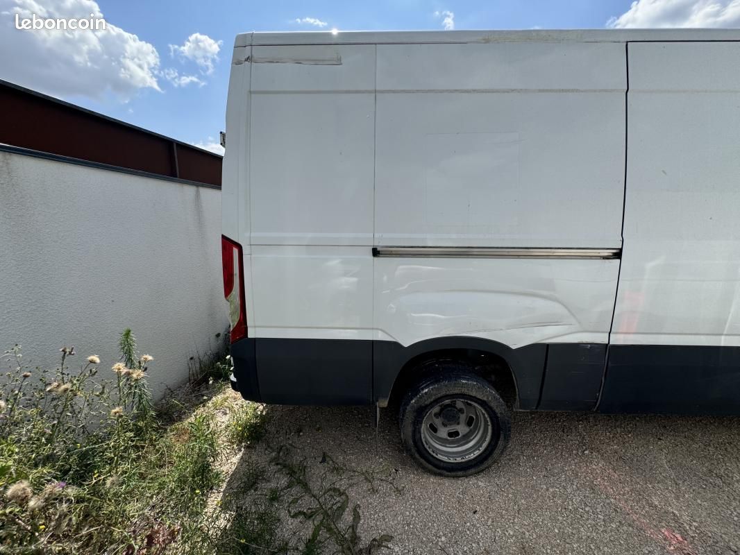 Iveco Daily DOUBLE ESSIEU 35s 2.3D 136cH/VENTE A PRO/TVA (image 11)