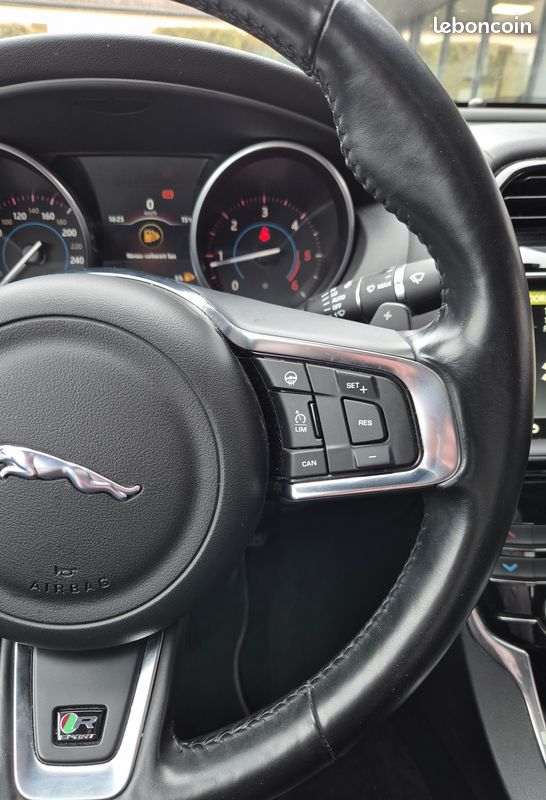 Jaguar xe 180 r-sport awd bva - toit ouvrant (image 29)