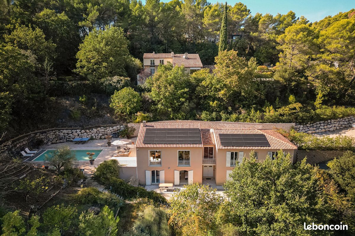 Maison 8 pièces 300 m² · à Saint-Marc-Jaumegarde · 300 m² · 1 650 000 €