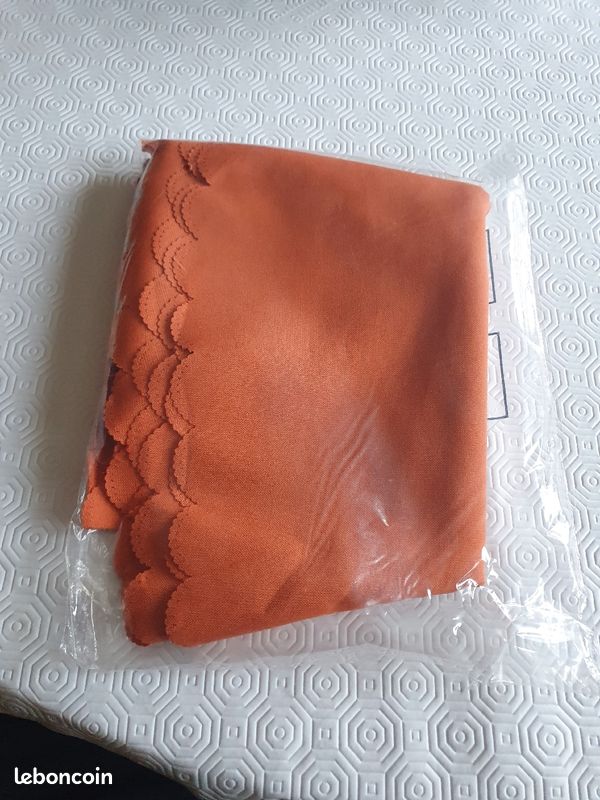 Nappe ronde anti tache (image 1)