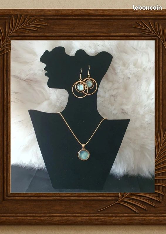 Bijoux Parure collier+ boucles d'oreilles (image 1)