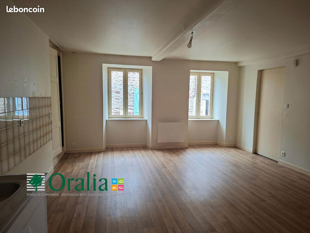 Appartement 2 pièces 42 m² · à Saint-Just-d'Avray · 42 m² · 390 €/mois