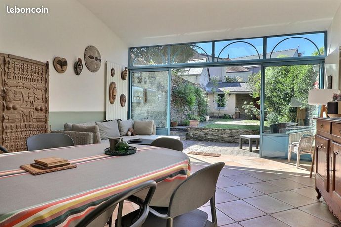 Maison 10 pièces 221 m² — 3