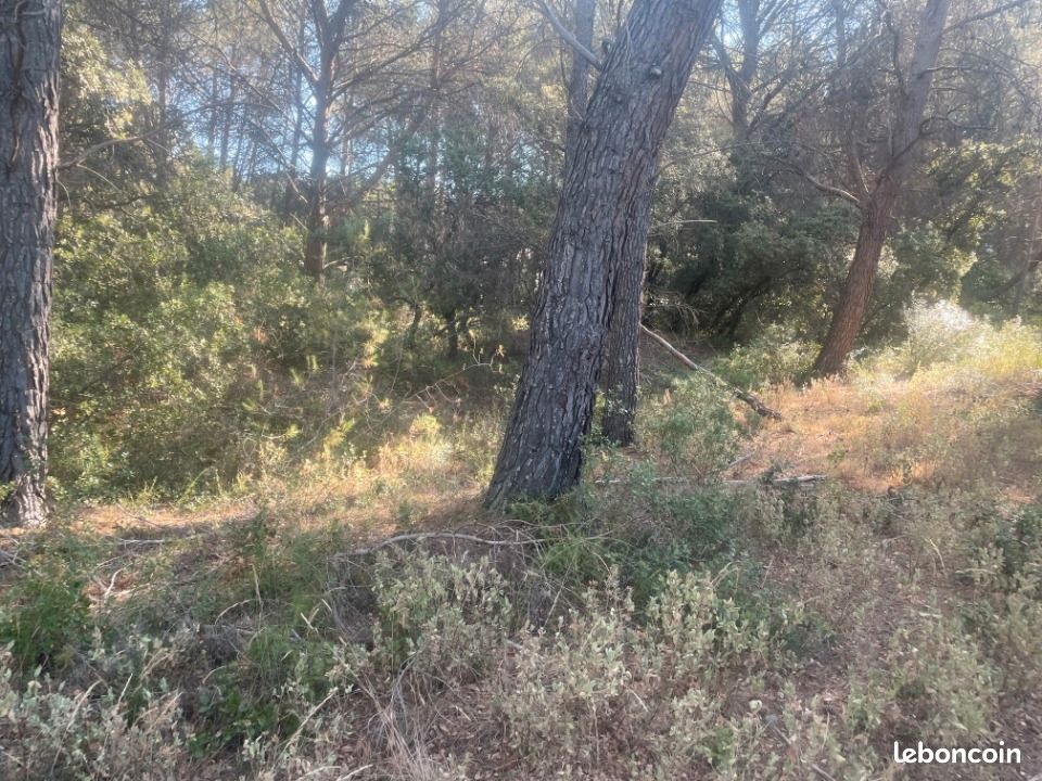 Terrain 510 m² · à Lambesc · 235 000 €