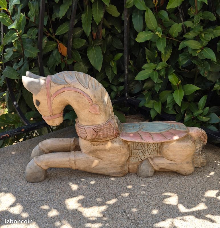 Cheval en bois (image 1)