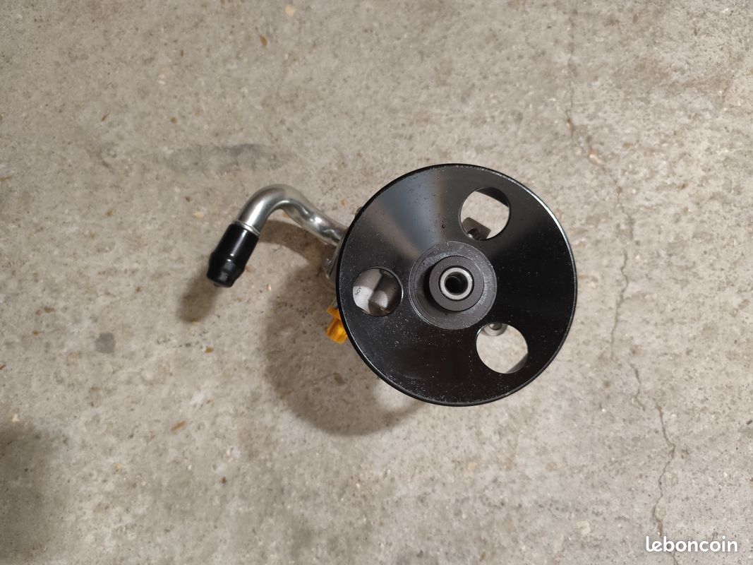 Pompe Hydraulique Direction Sans Poulie MAPCO pour Ford Fiesta III Pompe Hydraulique Direction Sans Poulie MAPCO pour Ford Fiesta III