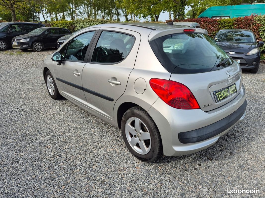 Peugeot 207 1.4 HDi 70 cv (image 3)