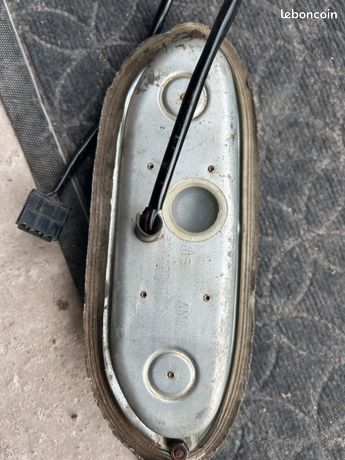 Platine Porte Lampe Arrière Gauche Pour Peugeot 204 (1966-1971) – SEIMA 622GE – Neuf