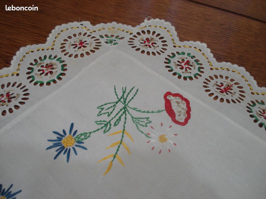 ANCIEN CENTRE DE Table Napperon Brodé Et Dentelle Richelieu EUR 25,00 - PicClick FR