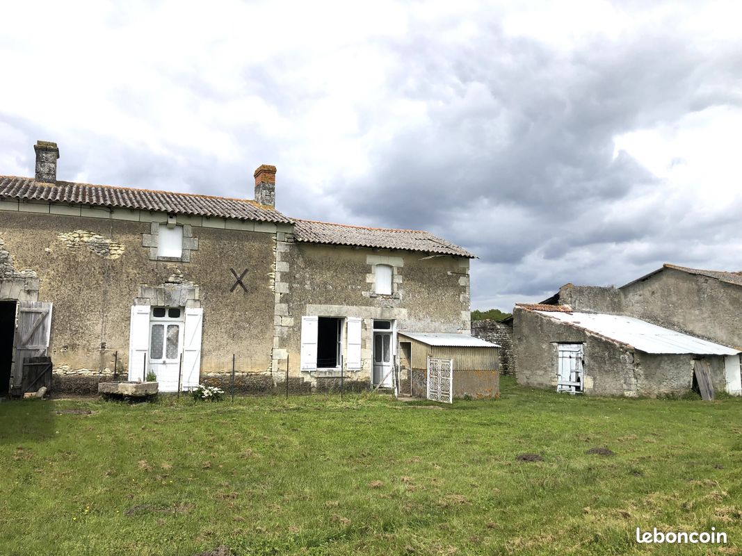 Propriété 2 pièces 63 m² - Mirebeau 86110 (image principale 0)