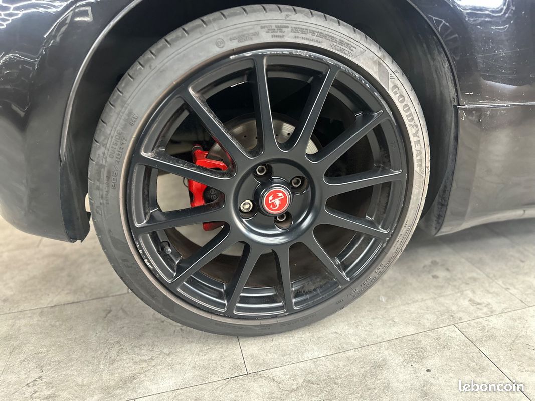 ABARTH 595 1.4 T-Jet 180 CH BVA Cabriolet Competizione Esseesse + ECHAPPEMENT AKRAPOVIC + PACK CARBONE + BEATS AUDIO + 1ERE MAIN + GARANTIE 12 MOIS (image 20)