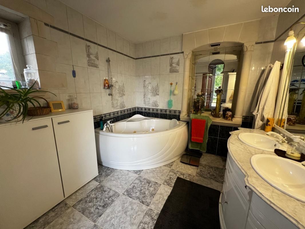 Maison 5 pièces 275 m² - Cozes 17120 (image principale 5)