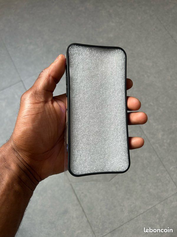 Coque iPhone 14 lus (image 3)