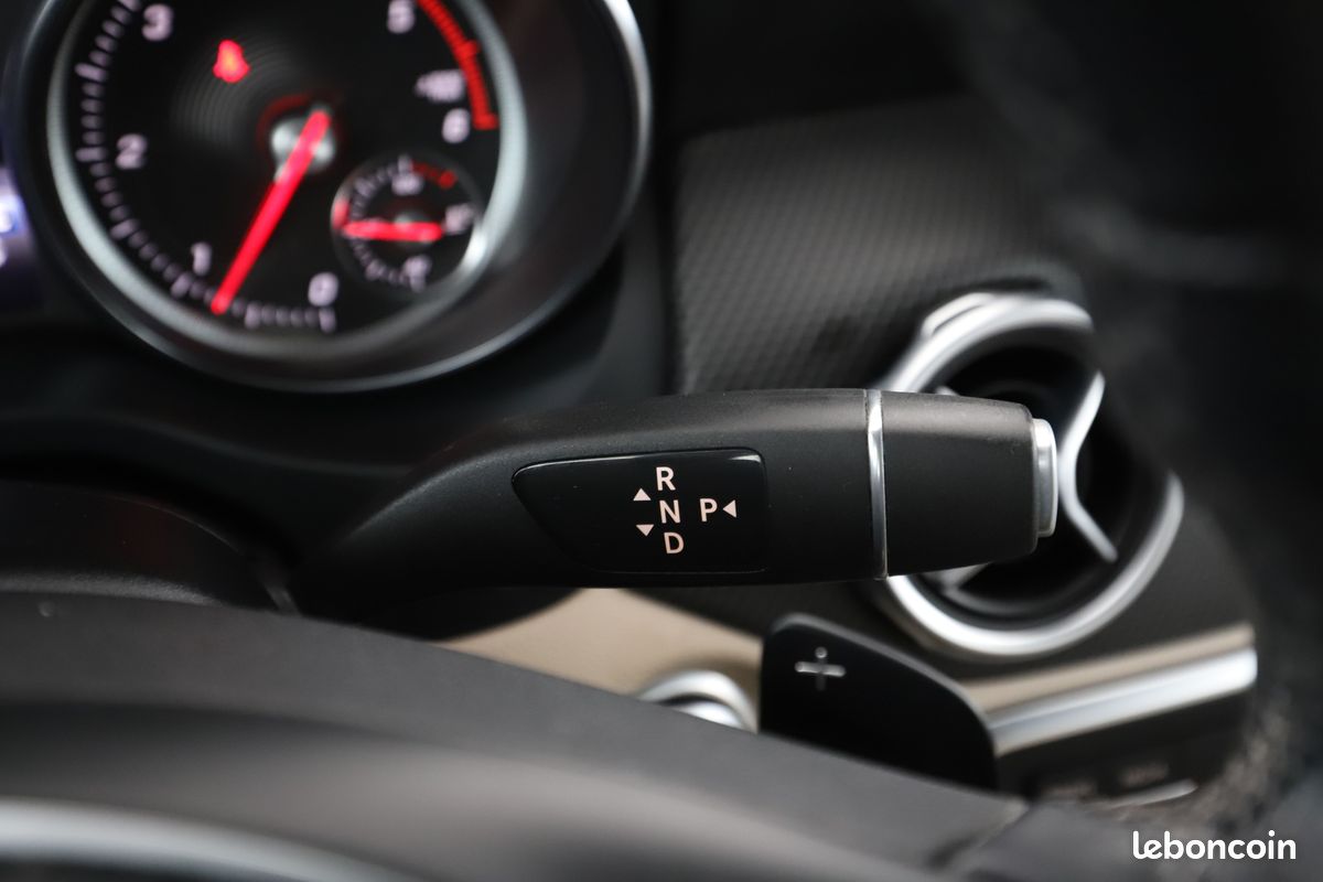 Mercedes-Benz GLA 200 d Inspiration 7G-DCT 136 ch (image 18)