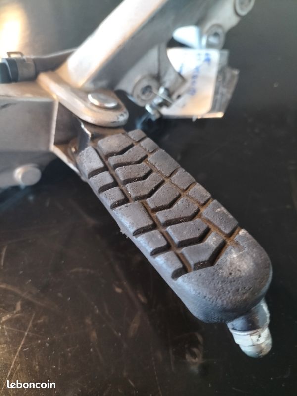 Patin De Repose-pied Droit KTM 690 Duke R - Modèle 2016-2017, Occasion En Bon état