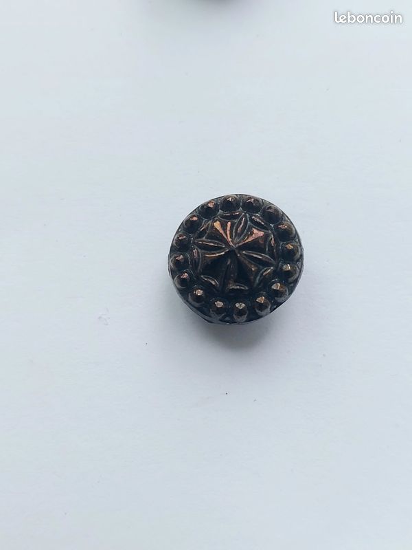 Lot 16 boutons anciens jais et verre (image 3)