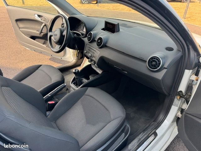 Audi a1 1.2 tfsi 86 ambiente (image 2)