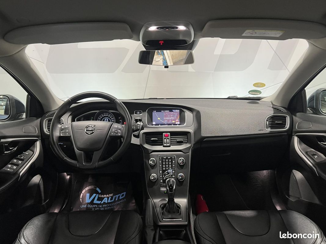 VOLVO V40 D2 120 Geartronic 6 Momentum (image 7)