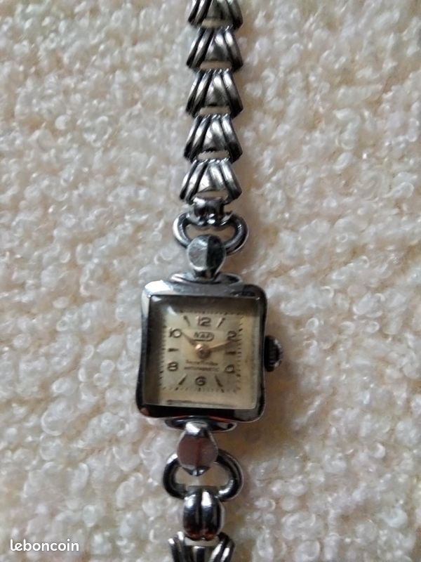 Montre Ancienne Femme à 15 Rubis - Boîtier Acier Argenté - Mouvement Mécanique - Occasion