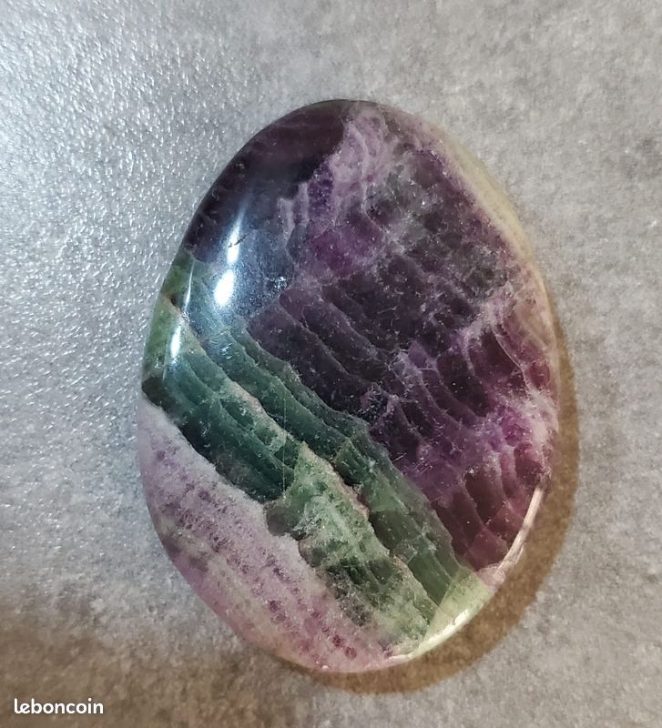 Galet En Fluorite Polie Multicolore - Pierre Naturelle Pour Collection & Décoration