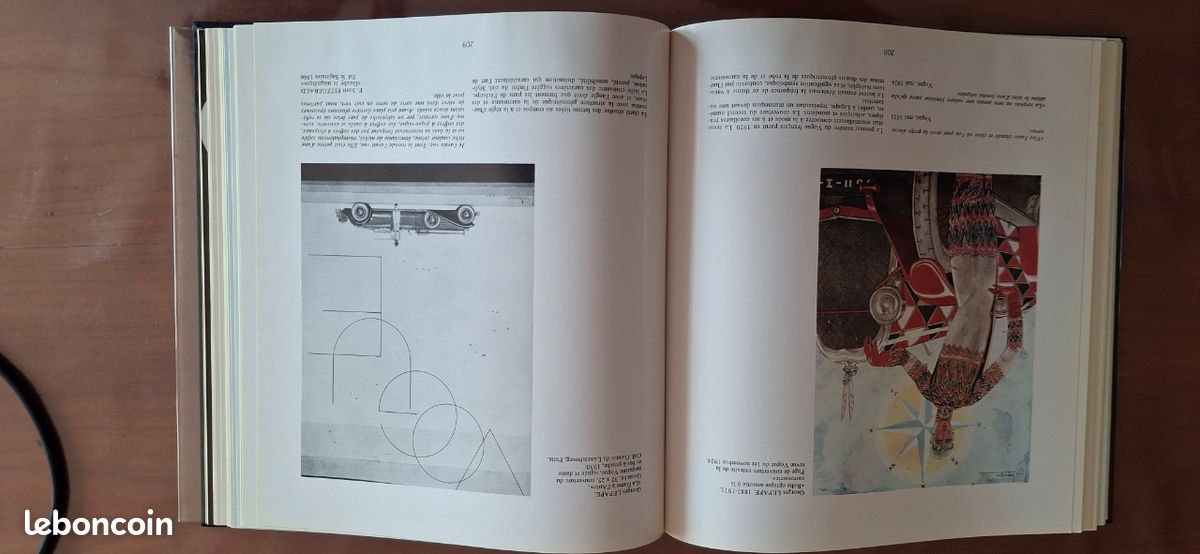 Livre l’art et l’automobile d'Hervé Poulain.
Livre strictement neuf.
1973.
Couverture rigide revetue d'une couverture transparente. 
Livré avec son étui cartonné (image 5)
