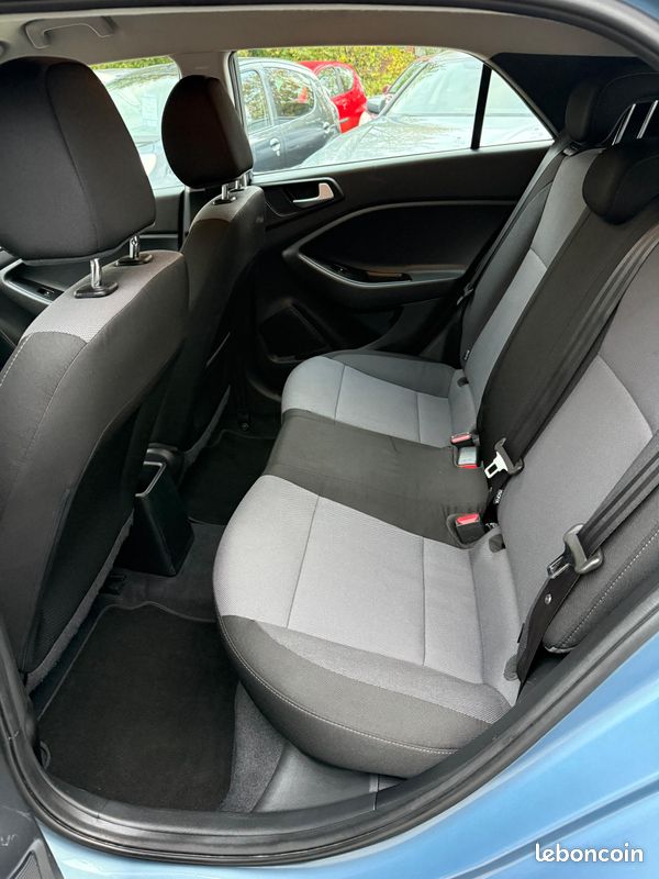 HYUNDAI i20 (image 4)