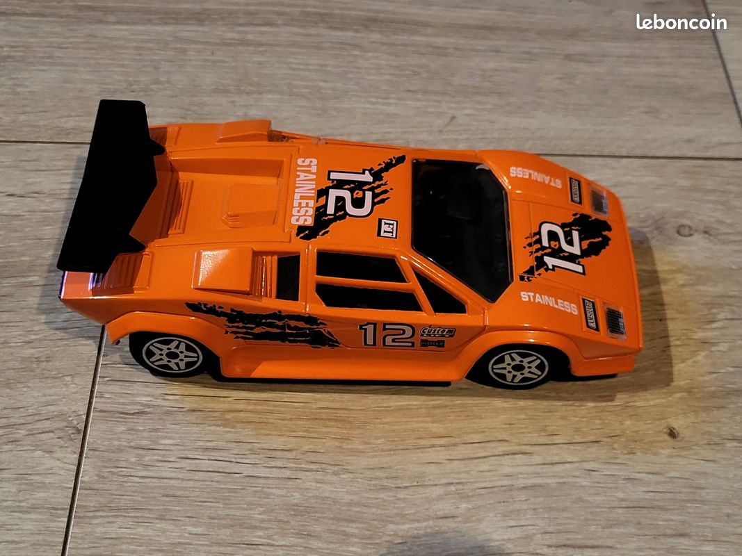Jouet De Voiture Robot Vintage Avec Ampoule | Vecteur Gratuite