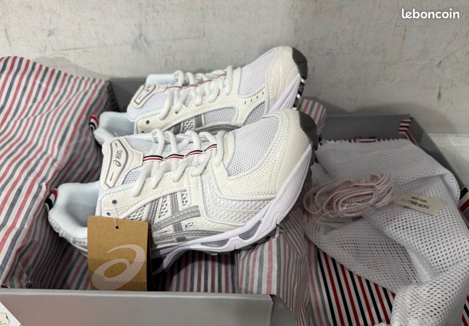 THOM BROWNE × ASICS Gel-Kayano 14 Blanc Chaussure (image 1)