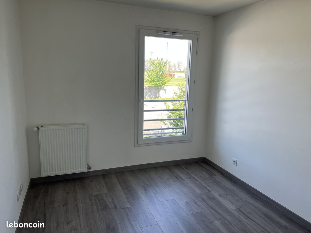 Appartement 2 pièces 40m2 balcon 5m2 + 2 parkings - 01/09/2026 (image 3)